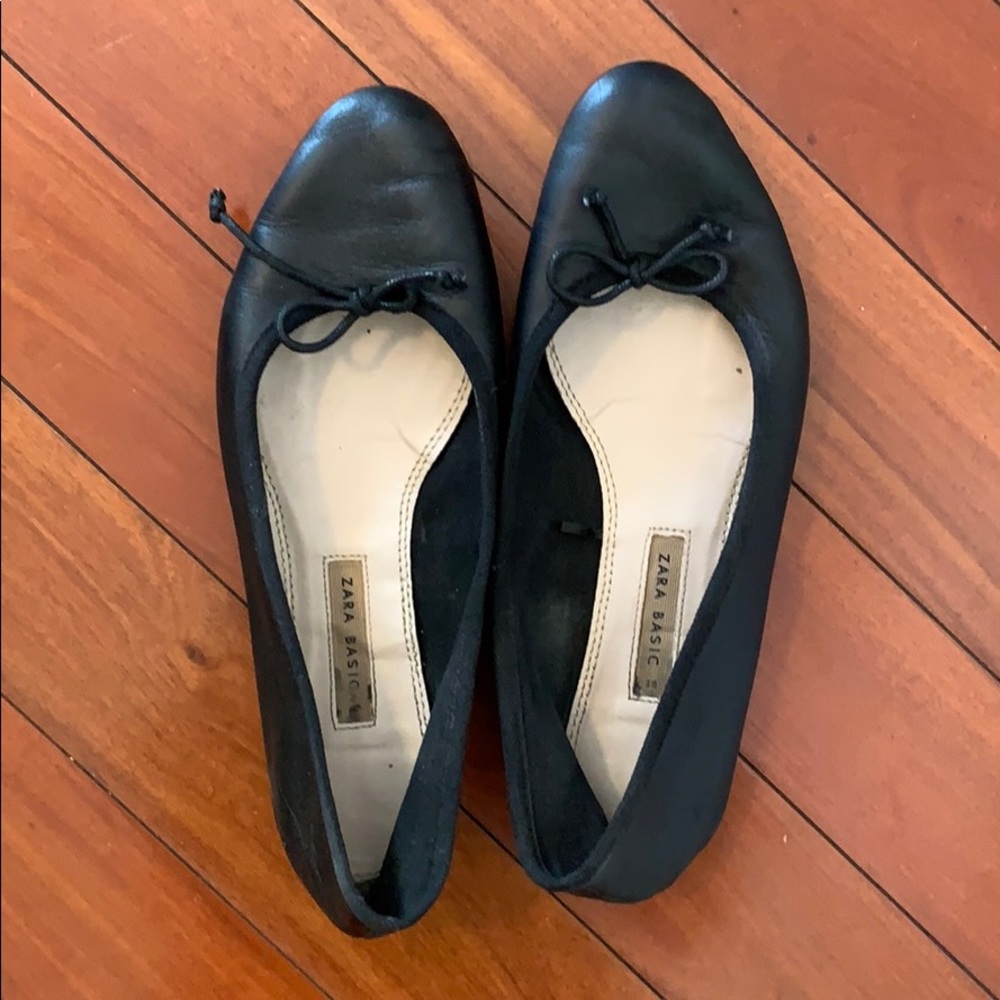 Black ballet flats